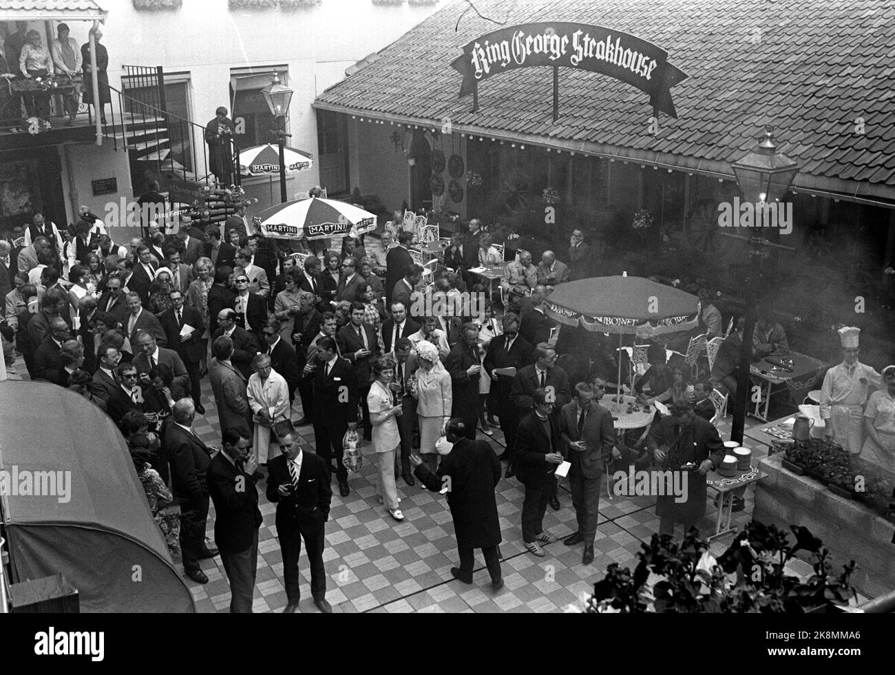 Opening of restaurants Black and White Stock Photos & Images - Alamy