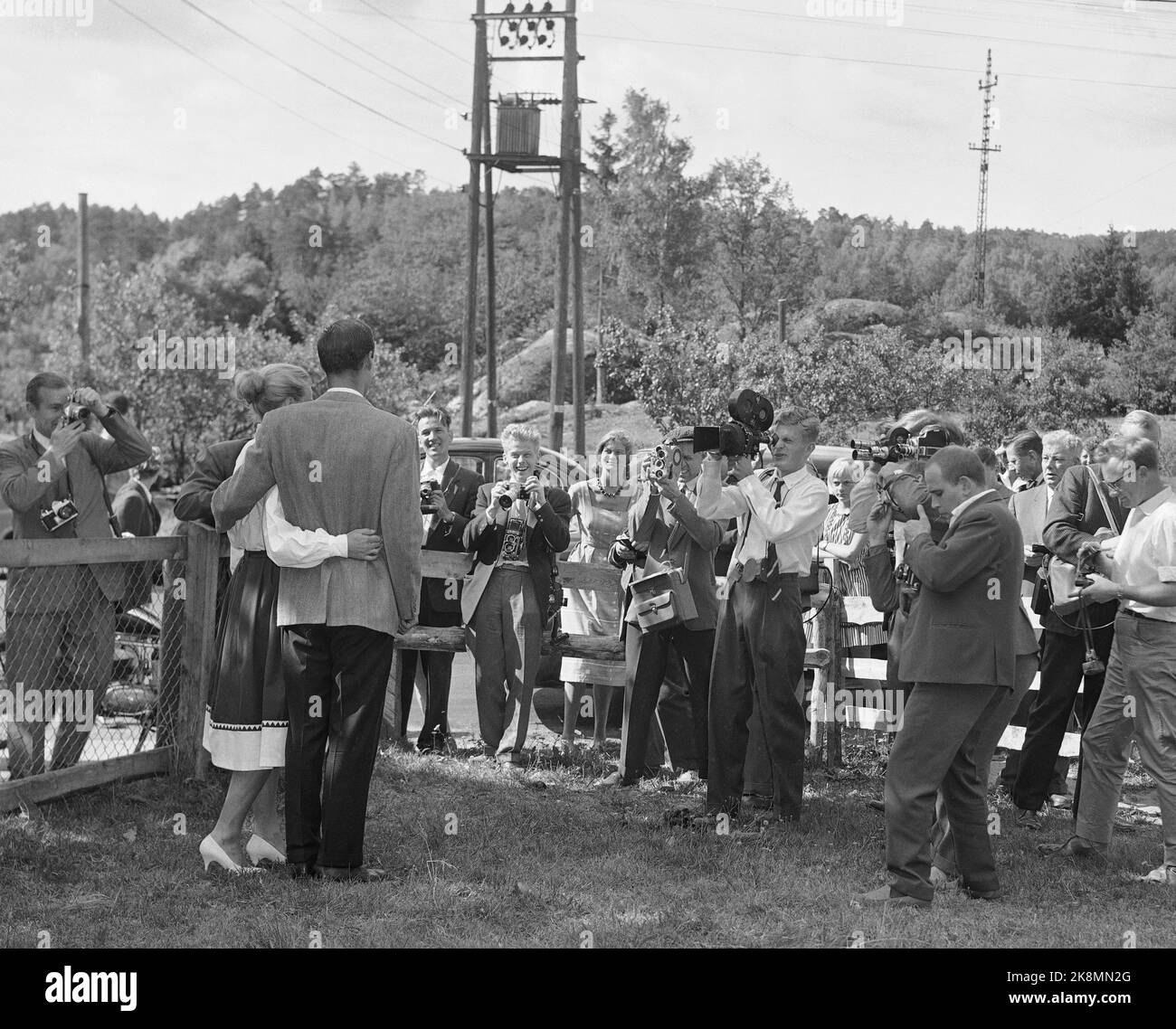 Ntb ntb from behind full figure families photographs hi-res stock ...