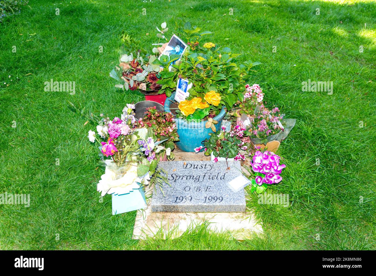 Singer Dusty Sprinfield's grave in churchyard of St Mary's Church, Church Avenue, Henley-on-Thames, Oxfordshire, England, United Kingdom Stock Photo