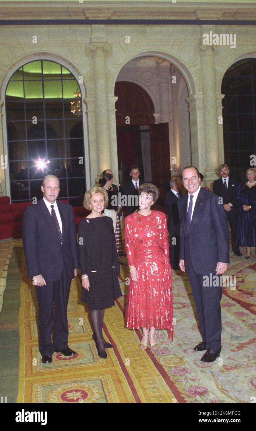 Paris France 19881116. The Crown Prince couple on an official visit to France. Eg. Crown Prince Harald, Bernadette Chirac, Crown Prince Sonja and President Jacques Chirac during a concert in City Haal. Sonja in red dress. Photo: Morten Hval / Bjørn-Owe Holmberg NTB / NTB Stock Photo
