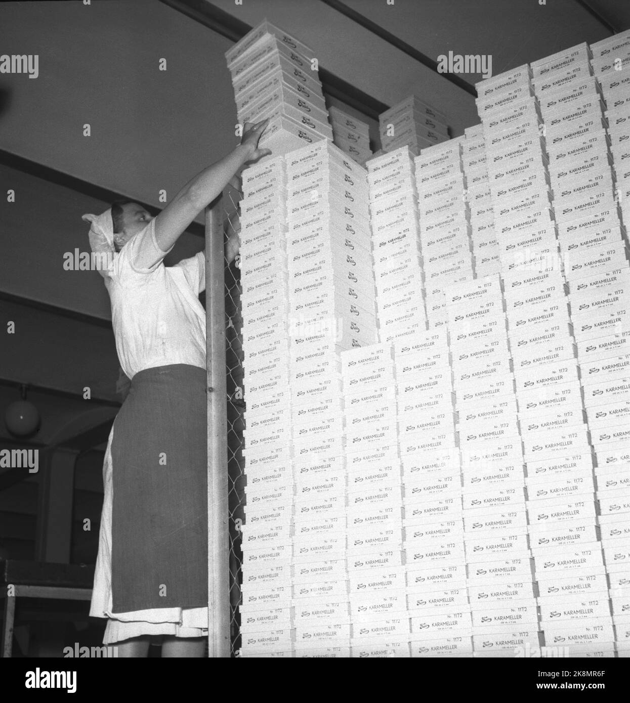 Oslo 19450908. The chocolate factory Freia has resumed production after the war. Here the chocolate is stacked in height, the people are looking forward to sweets again as there was not too much of during the dark and unseen years. Photo: Ørnelund Current / NTB Stock Photo