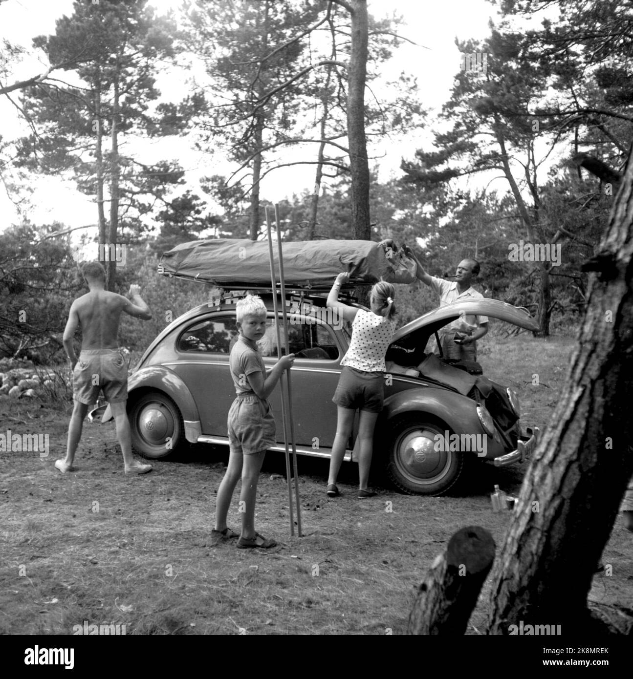 1957 - Family on camping holidays with their trolley - bubble sometime in 1957. Photo: Aage Storløkken / Current / NTB Stock Photo