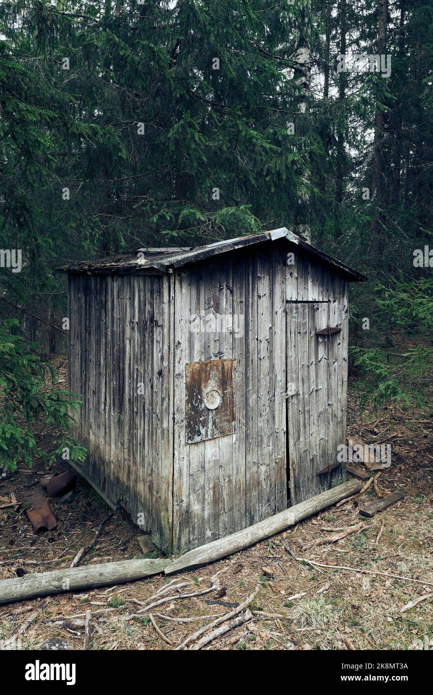 A vertical shot of a wooden resting cabin for timber-jacks of the Totenaasen hills, Norway Stock Photo