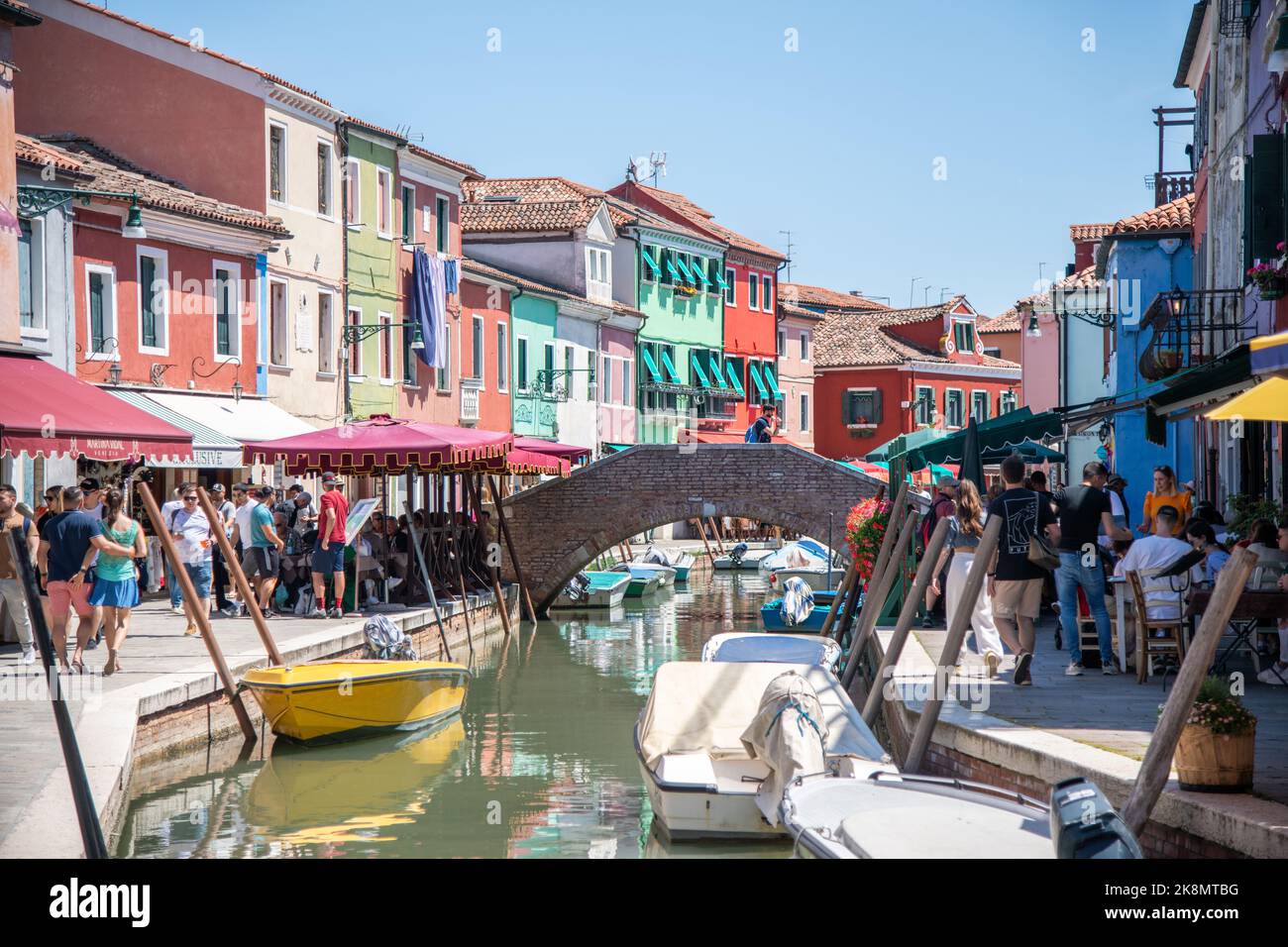 Venetian canal homes and boats hi-res stock photography and images - Alamy