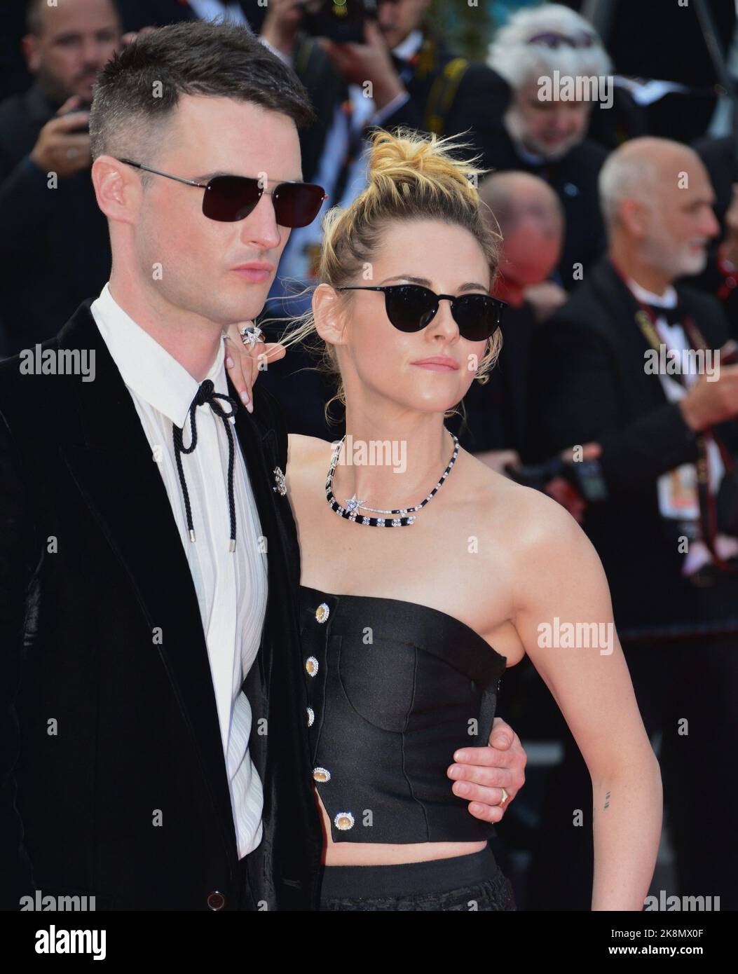 Tom Sturridge (suit by Yves Saint-Laurent), Kristen Stewart (dress by