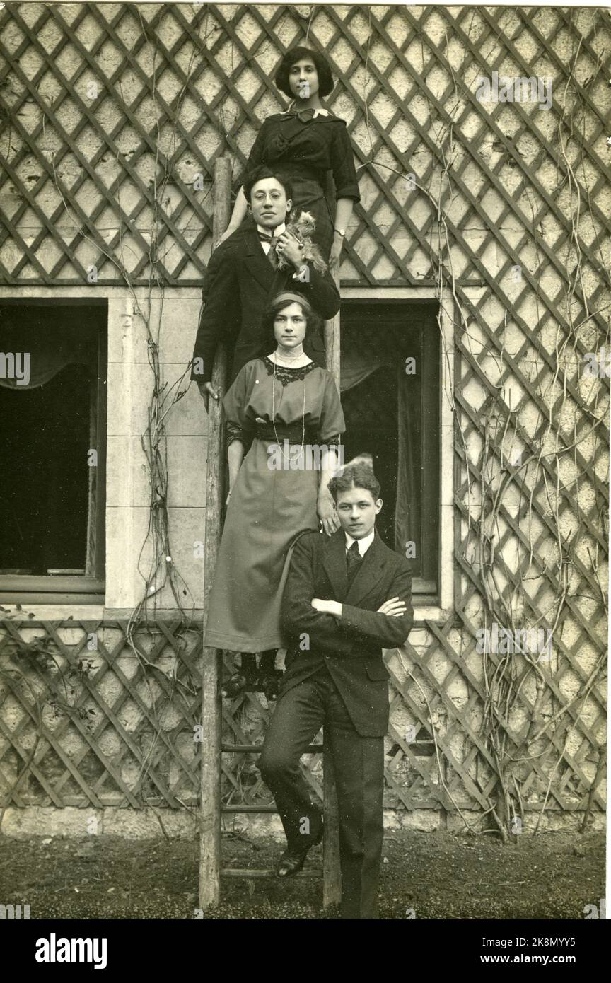 Pierre Drieu La Rochelle French writer With friends. At the top of the ladder, his fiancée, Colette Jéramec (from a Jewish family) Stock Photo