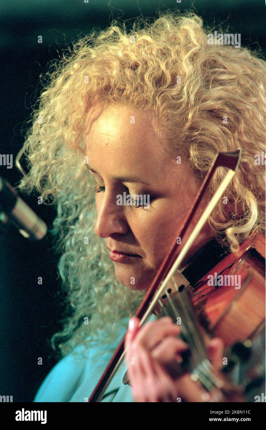 Dublin 19950511. The Norwegian group 'Secret Garden', here with Fionnuala Sherry on violin, under rehearsal. Photo: Per R. Løchen / NTB  Scannef: Secret19 Stock Photo