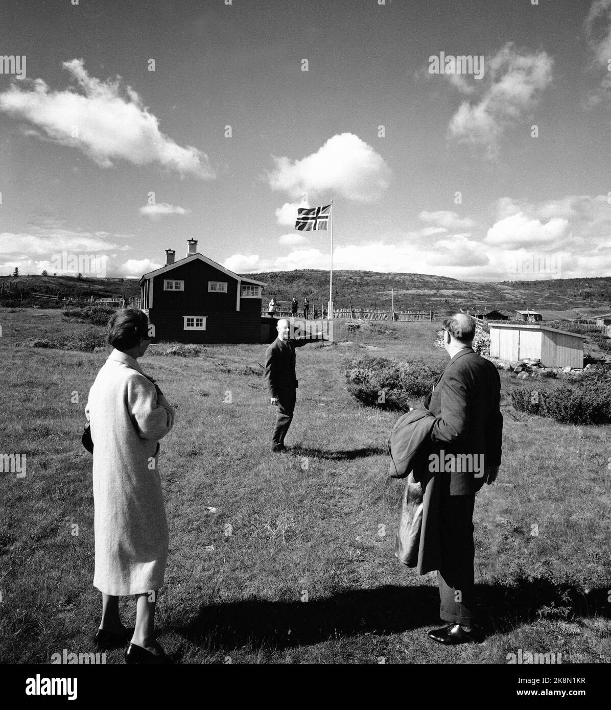 Harpefoss 19590710 The Swedish Prime Minister Tage Erlander with family ...
