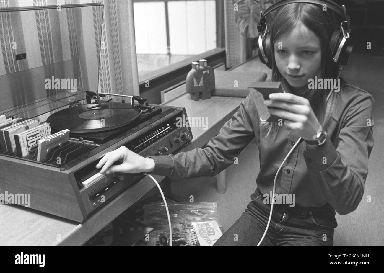 Oslo 19760329. Girl plays record player- Casette player. Grammophone plates. Photo: Erik Thorberg NTB / NTB Stock Photo