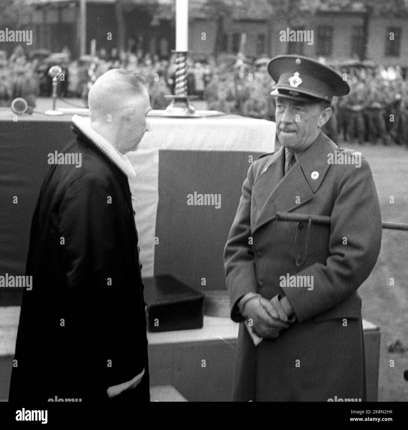 Oslo 19450517 Peace Days 1945. May 17 Religious service outdoors at Akershus Fortress. Bishop Eivind Berggrav Forested. Here Bishop Berggrav (TV) with the Swedish Count Folke Bernadotte. Bernadotte was behind, among other things, the white buses, which saved 30,000 prisoners from concentration camps. He later became a member of the UN Palestine Committee. Bernadotte was killed by Isreli terrorists on September 17, 1948. Photo: NTB / NTB Stock Photo