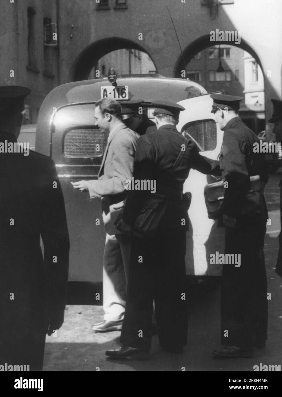 Oslo 19470618: The picture is from the trial in Eidsivating Court of Appeal where Siegfried Wolfgang Fehmer, criminal and Hauptsturmführer in Gestapo in Norway during World War II were sentenced to death on June 18, 1947. Here Fehmer photographed as he leaves the right June 18, 1947 to run back to Akershus. Fehmer was shot at Akershus on March 16, 1948. Photo: NTB archive Stock Photo