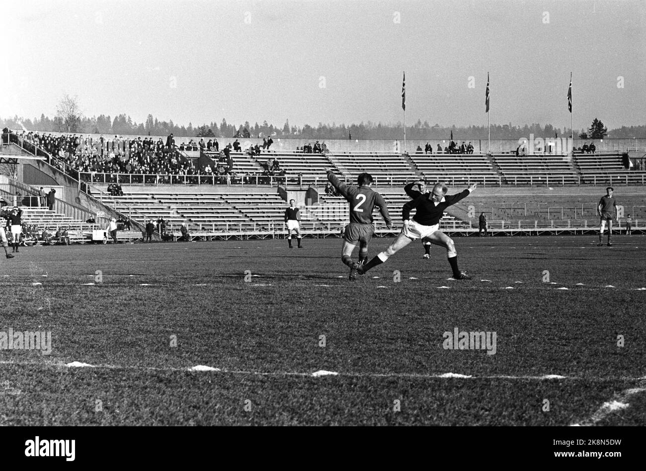 Oslo, 19651031. Ullevaal Stadium. Skeid- Frigg. 1-1. Cup final in football. This is from the second match. There were only 8800 spectators at the second fight in the final this year. Photo: Erik Thorberg/NTB Stock Photo