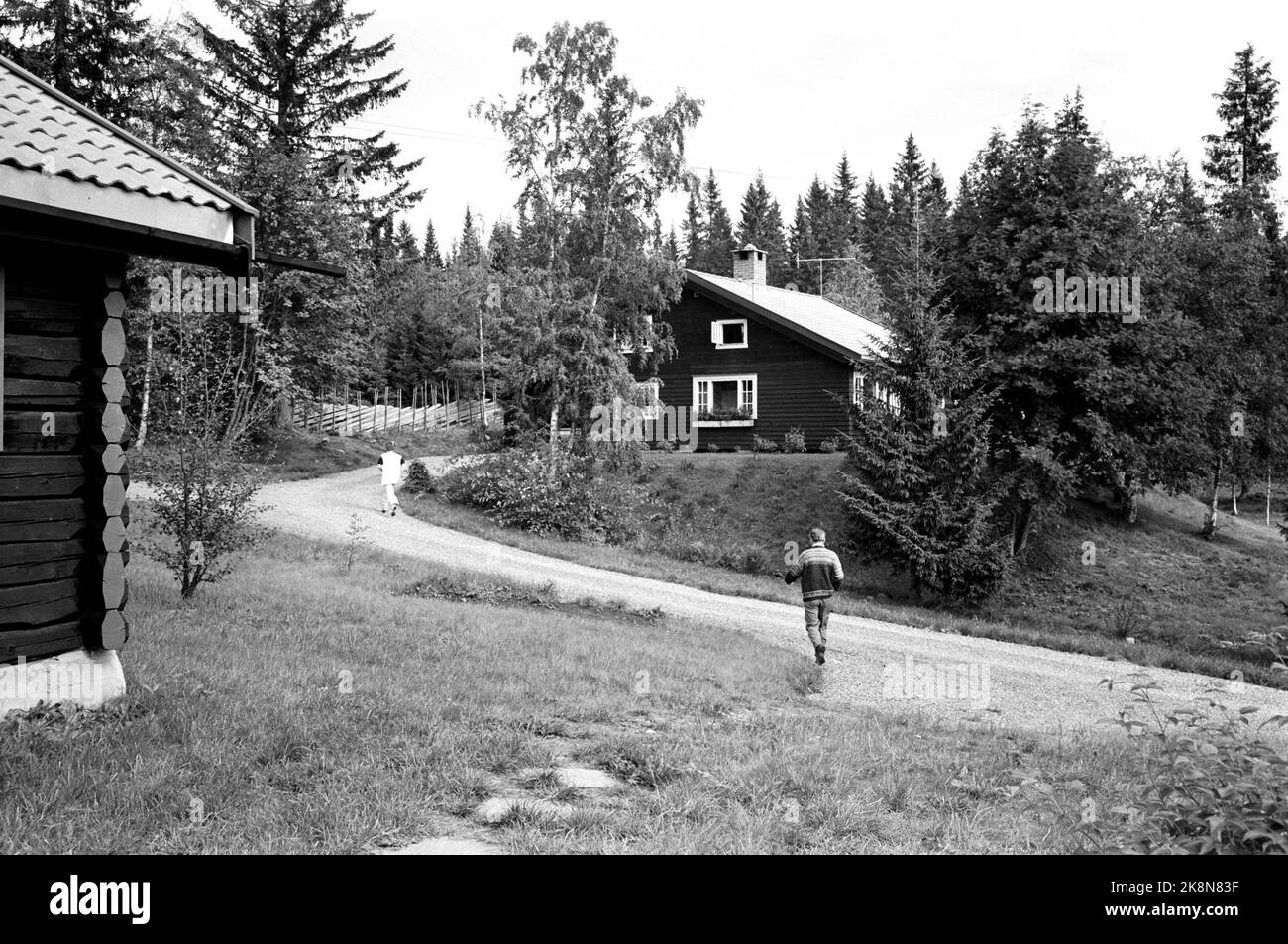 Hamar in the summer of 1970. West Germany's Chancellor Willy Brandt and Mrs. Rut Brandt bought a cabin in Vangsåsen in 1965 at Hamar, and here they spend their summer holidays with the family. Here the channel couple on their way back to the cabin after a walk in the area. Photo: Ivar Aaserud / Current / NTB Stock Photo