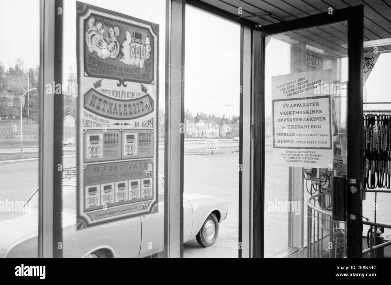 1967 the petrol companies war about customers hires stock photography and images Alamy