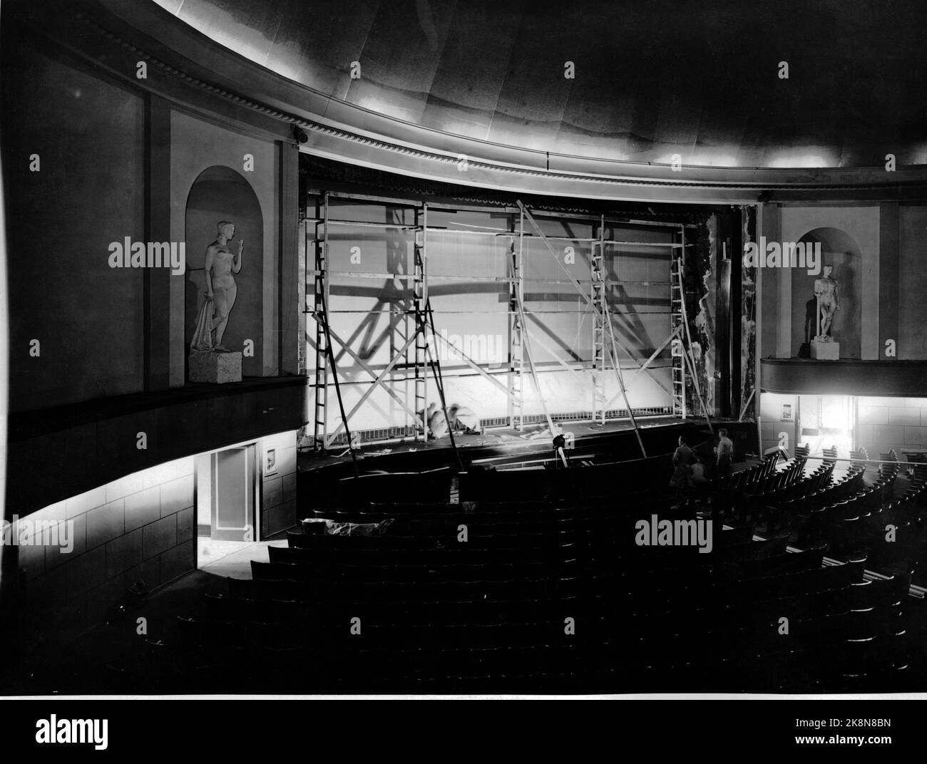 Oslo 195404 Mounting the new film format Cinema Scope is in the Colosseum cinema in Oslo. Coliseum was the first Norwegian cinema to get the film format Cinema Scope. In April 1954, 'But I saw him die' shown in this broad format. Here, the canvas is rigged for the new format in the cinema hall. Photo: Current / NTB Stock Photo