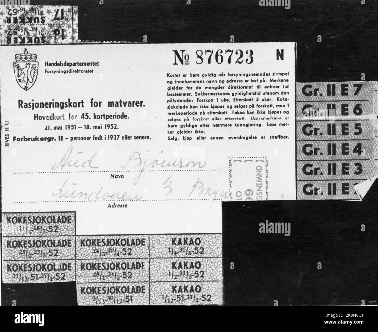 Oslo 1951: Rationing. Rationing goods lasted long after the war. Here is a ration card for foods- issued for the period 21 May 1951 to 18 May 1952. This card applies, among other things. Cooking chocolate and cocoa, and are issued by the Ministry of Trade, the Directorate of Supply. Photo: NTB / NTB Stock Photo