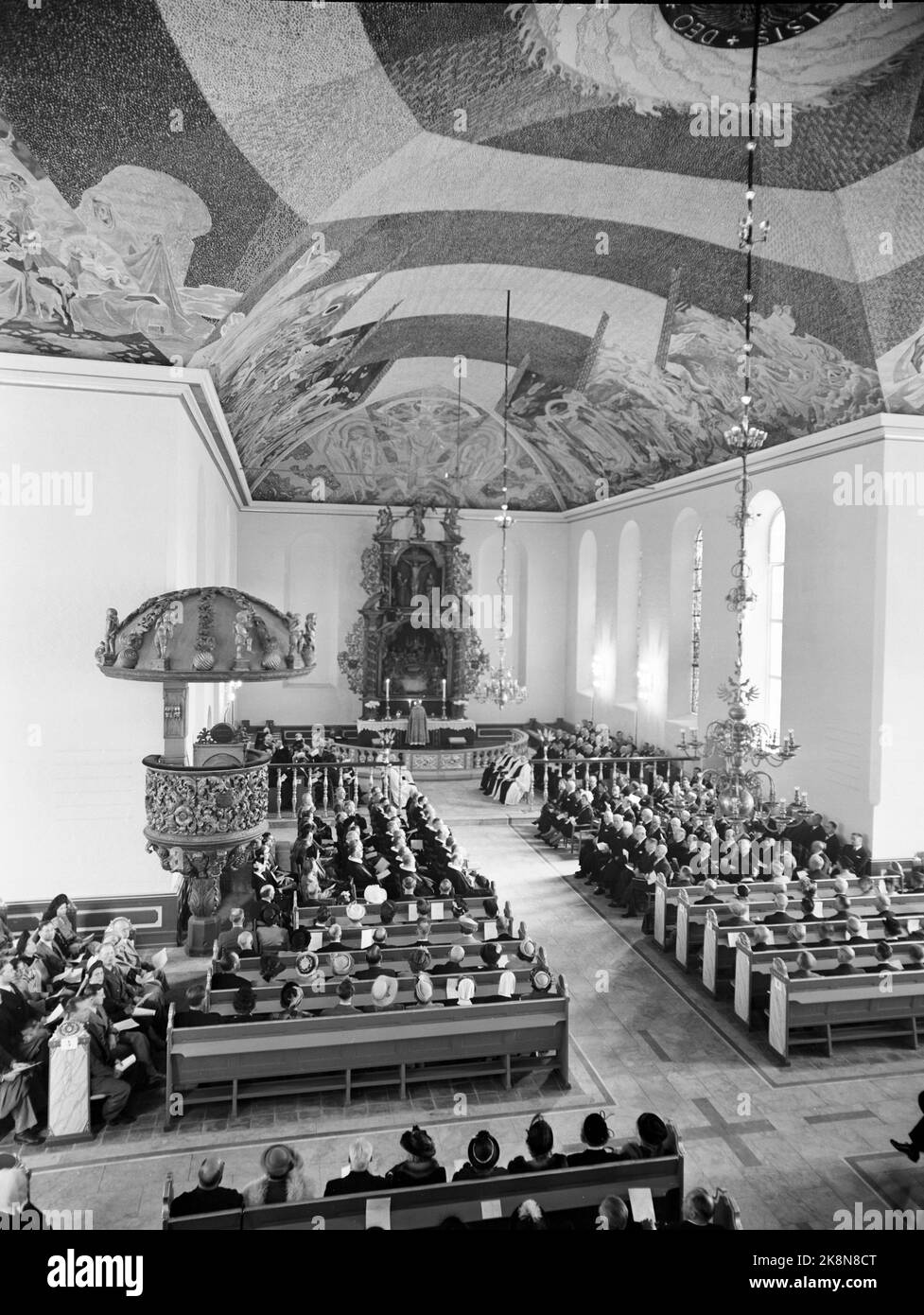 Oslo 19500514. Oslo city 900th anniversary. Party service and inauguration of the newly stated cathedral along with the Crown Prince family. The beautiful altarpiece and pulpit in Baroque returned to the church for the party service. For the first time, the congregation could admire Hugo Lous Mohr's brilliant roof paintings. Photo: Sverre A Børretzen / Arne Kjus / Current / NTB Stock Photo