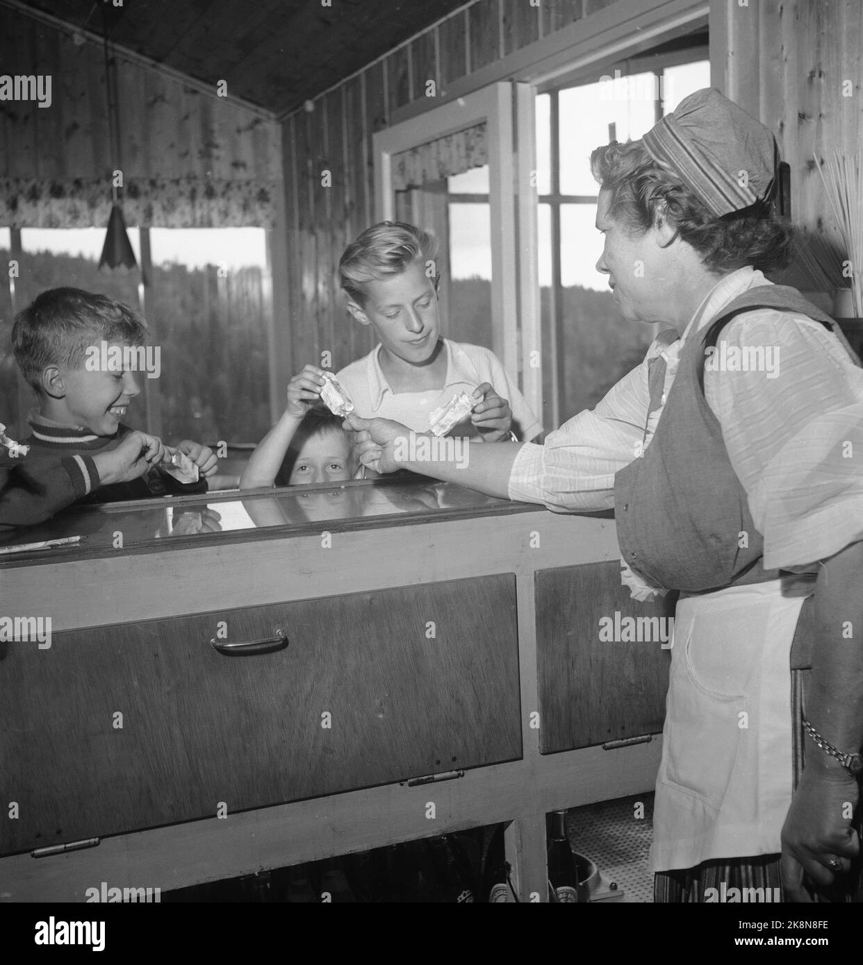 Norway 19560825 'Sooping brother on visit What is the truth about the Swedish car tourists in Norway? A Swedish family on car holidays in Norway. The kids buy ice cream in the kiosk. Photo; Bjørn Bjørnsen / Current / NTB Stock Photo