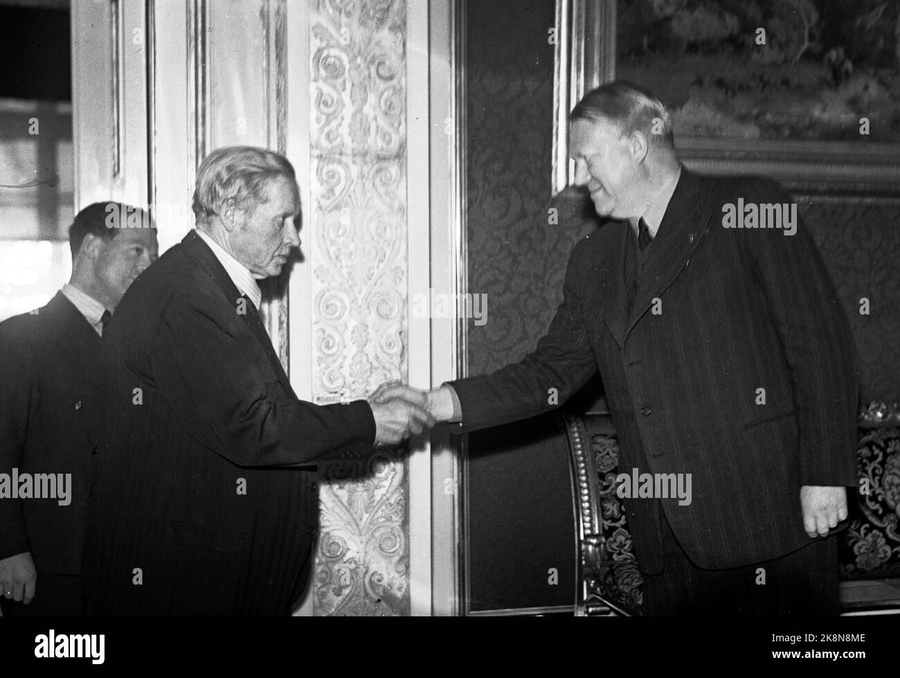 Oslo May 1943. Aksel Schulz, the Norwegian Masonry Association is received by Vidkun Quisling at Quisling's office at the castle. Photo: Aage Kihle / NTB Stock Photo