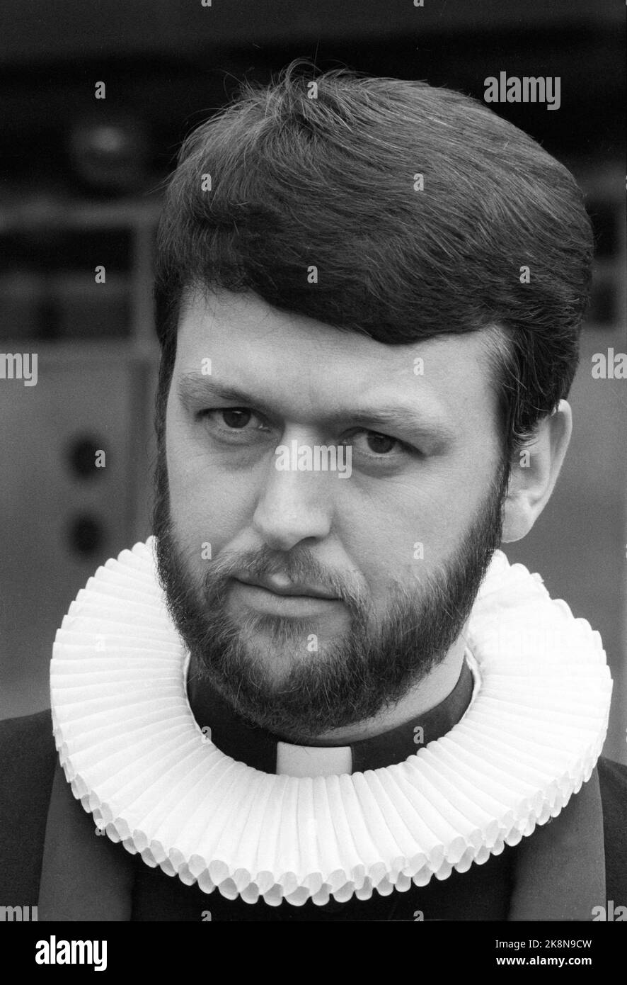 Oslo 19870514 Res. Kap.ludvig Nessa has been released from the police house after being brought in for abortion demonstration at the Women's Clinic in Josefinegaten. Portrait of Nessa in a priest's dress with a pipe collar. Photo: Henrik Laurvik / NTB Stock Photo