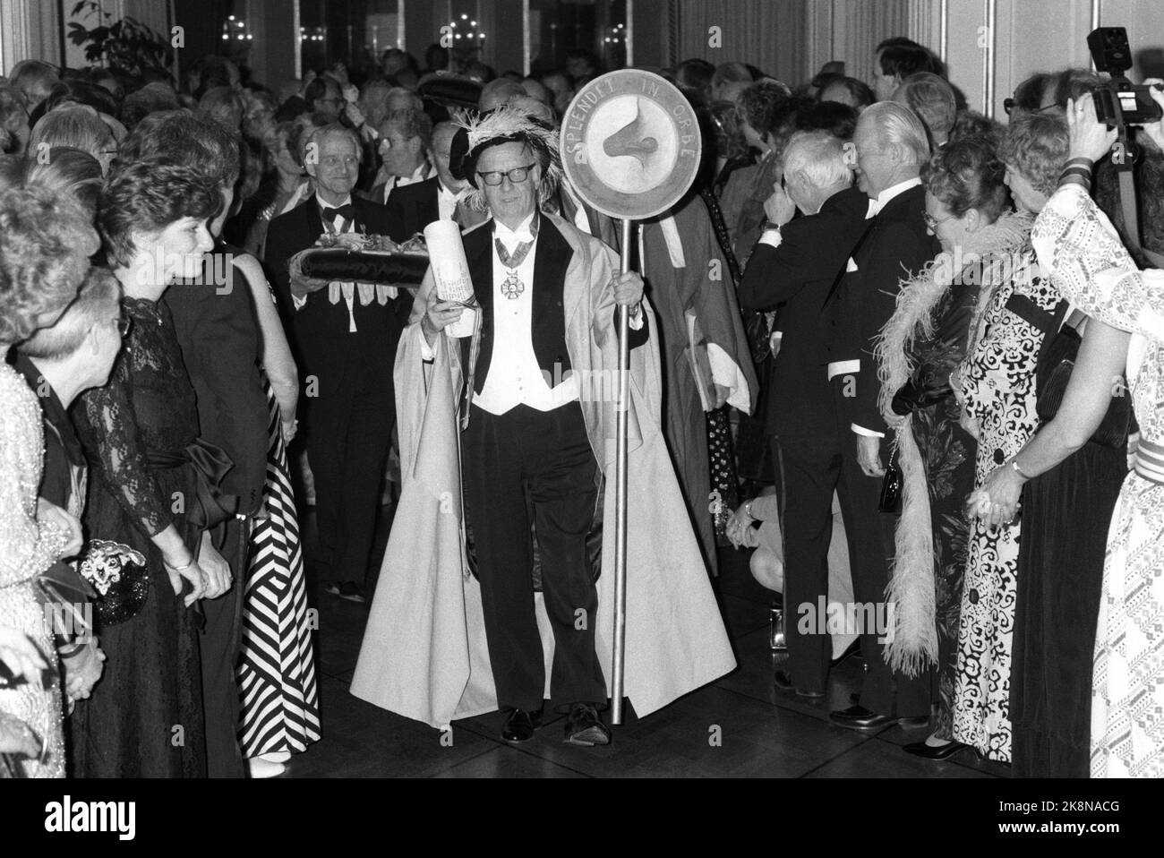 Oslo December 8, 1985. Princess Sonja is appointed a knight of the ...