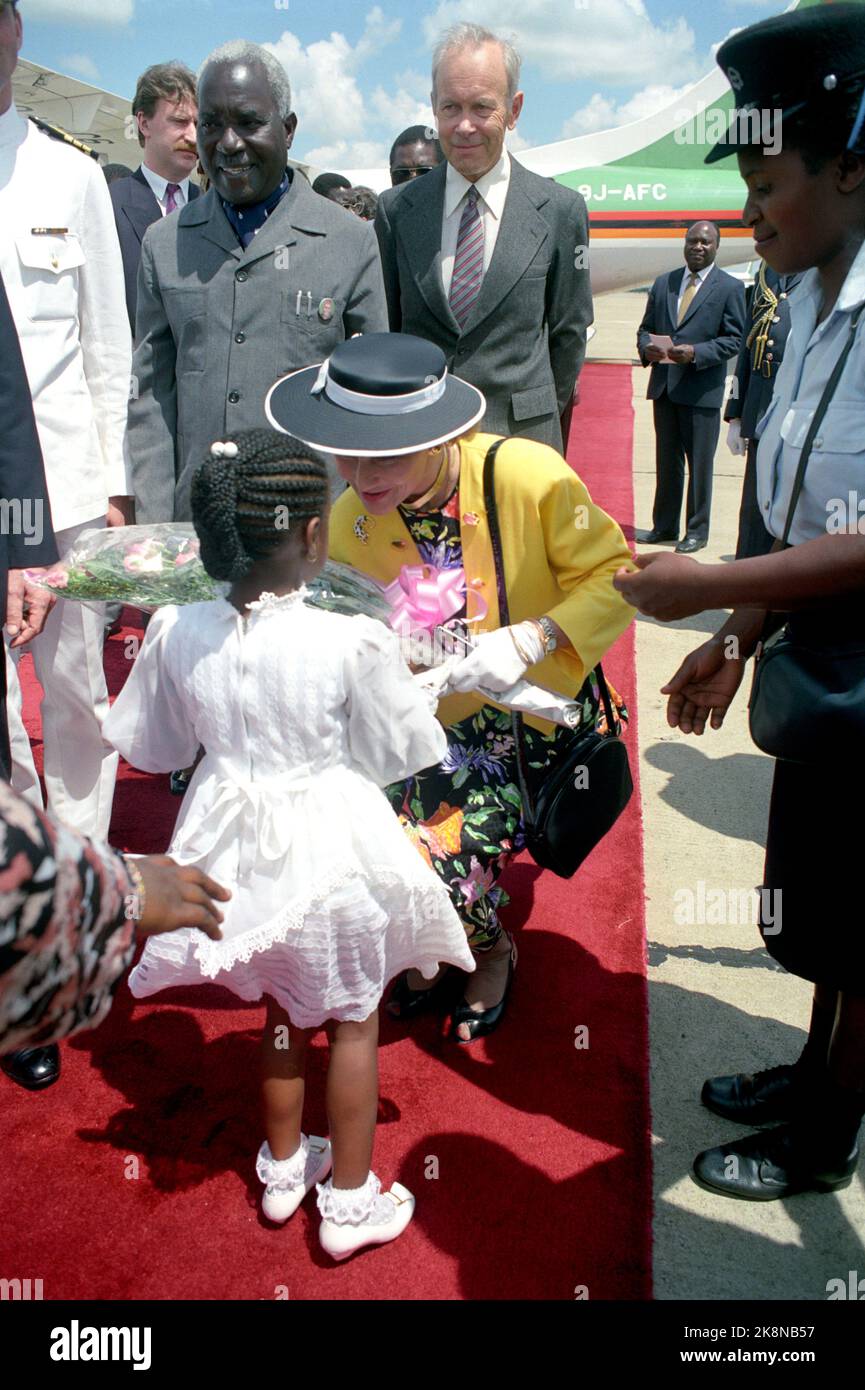 Zambia - March 1990 The Crown Prince couple in Zambia. Crown Prince Harald and Crown Princess Sonja were welcomed at the airport when they arrived in Zambia's capital Lusaka on their official visit. Here Crown Princess Sonja gets flowers from a little girl. Red carpet. Photo: Bjørn-Owe Holmberg / NTB Stock Photo