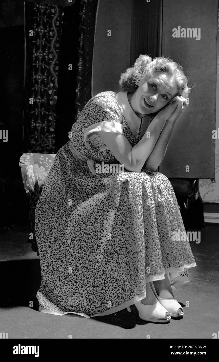 Oslo May 1949 Actress Aase Bye has huge success as a blanche in the play 'A tram for desire' on the Nationatheater. Here bye in one of the scenes where Blanche dreams away from the surroundings .. Photo: Sverre A. Børretzen / Current / NTB Stock Photo