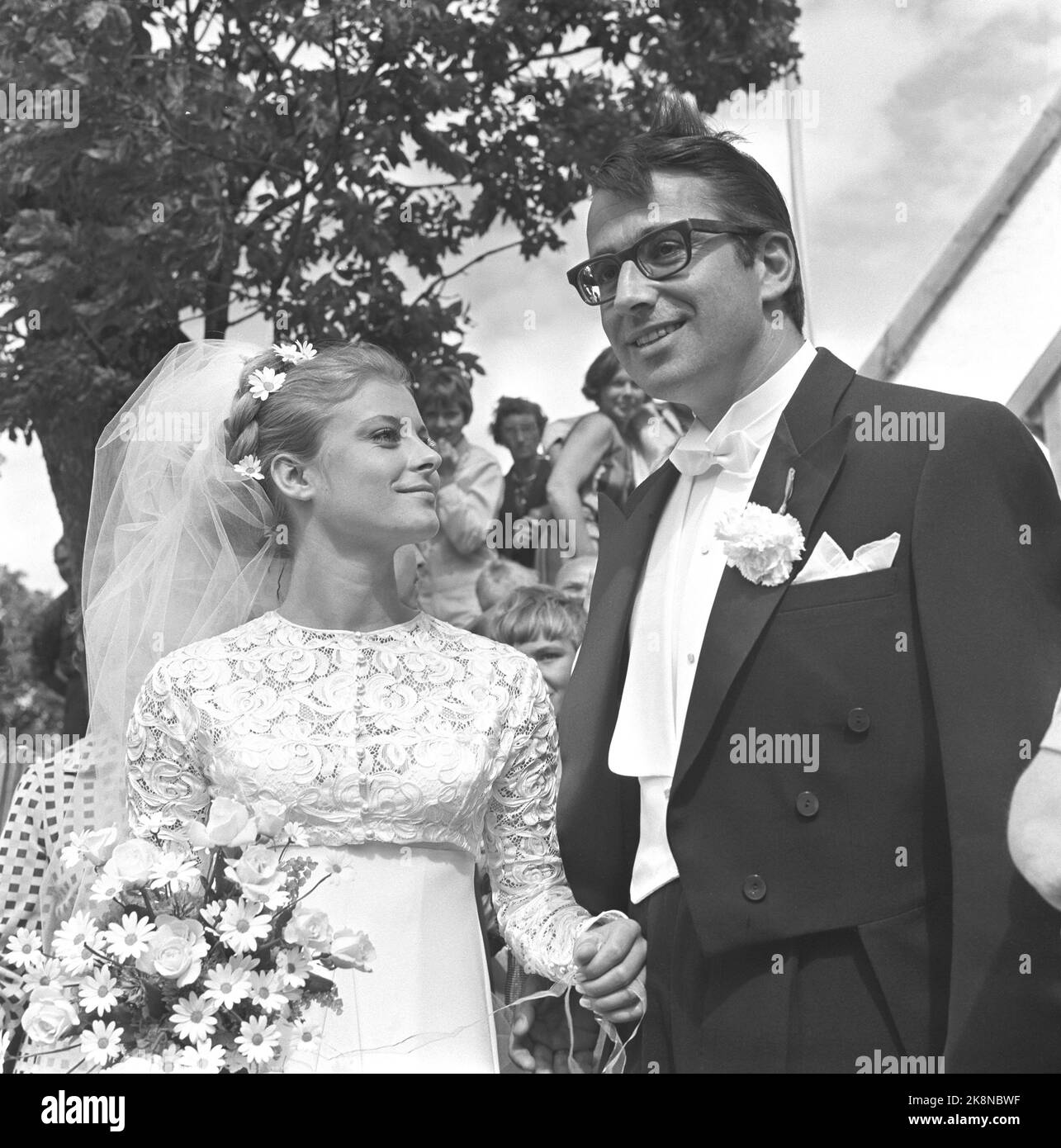 Rygge 19670102: Grynet Molvig (Ann-Kristin Janson) marries composer Alfred Janson in Rygge church. Photo: Vidar Knai NTB / NTB Stock Photo
