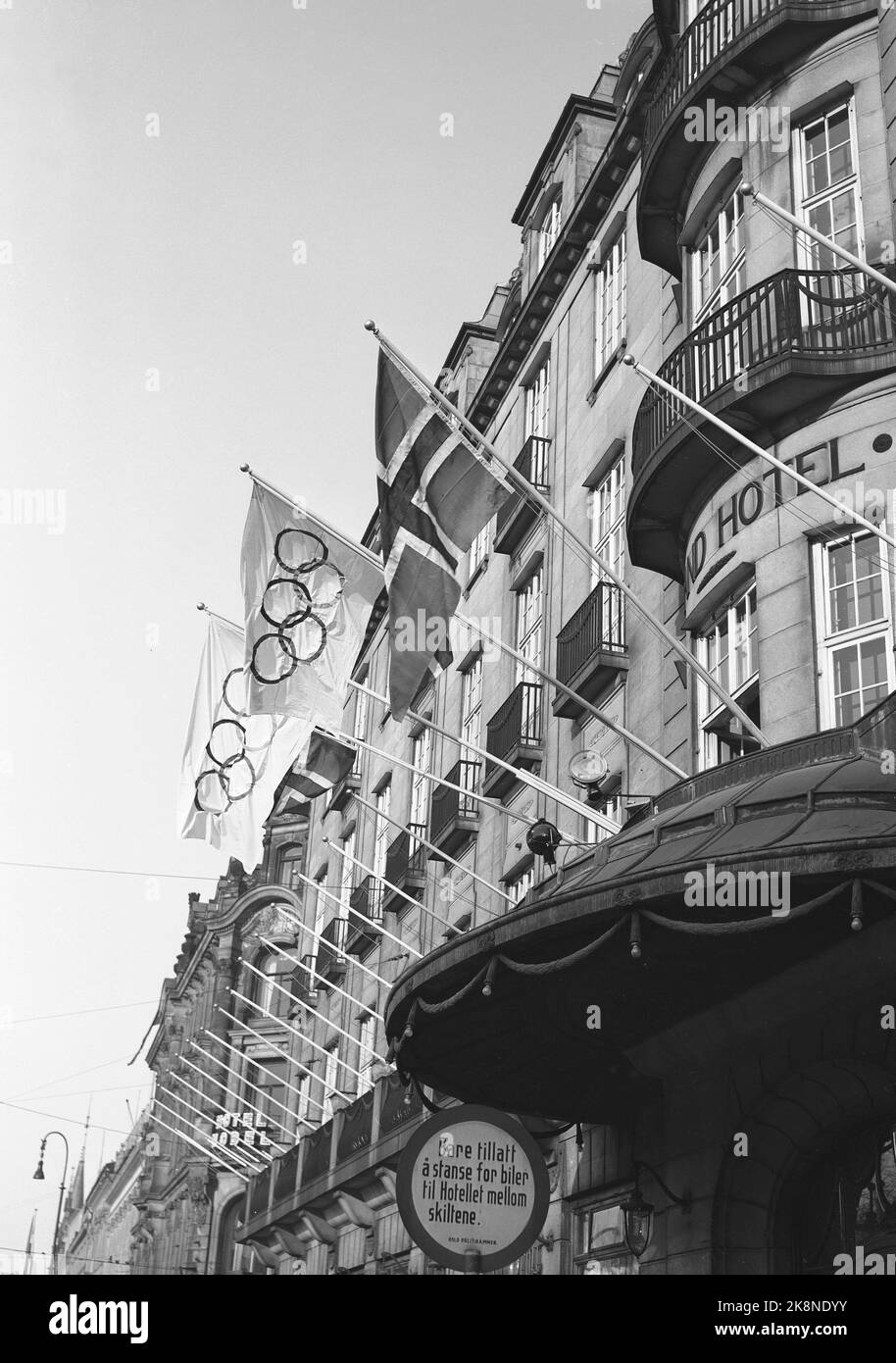 Oslo 19520211. Winter Olympics 1952. Olympic and Norwegian flags hang over the entrance at the Grand Hotel. Photo: NTB Archive / NTB Stock Photo