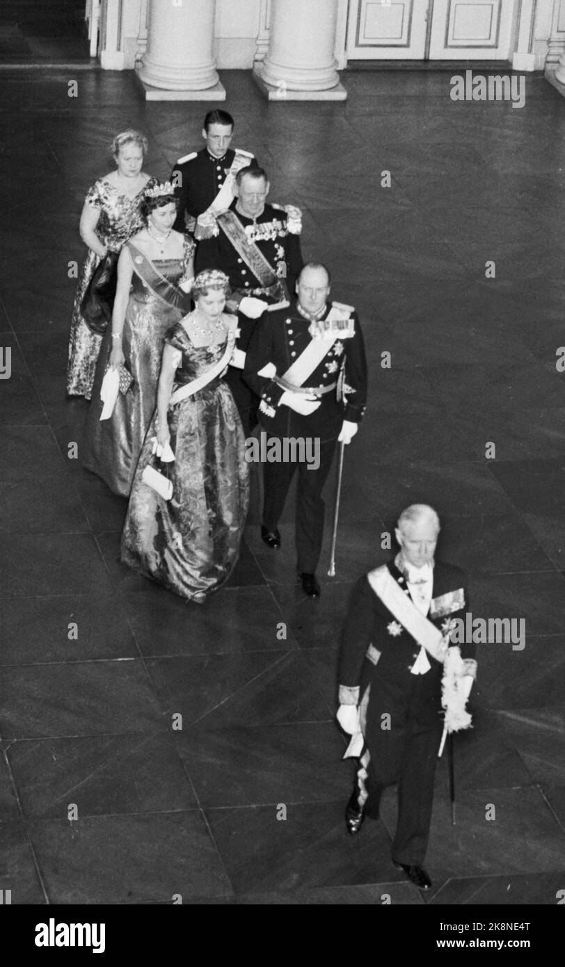 Oslo 19600211. Queen Ingrid and King Frederik of Denmark on an official visit to Norway. Here we see the royals on the way to the gala dinner at the castle. First series of Queen Ingerid and King Olav, King Frederik and Princess Astrid, Crown Prince Harald and Mrs. Storting President Langhelle. Photo: NTB Archive / NTB Stock Photo