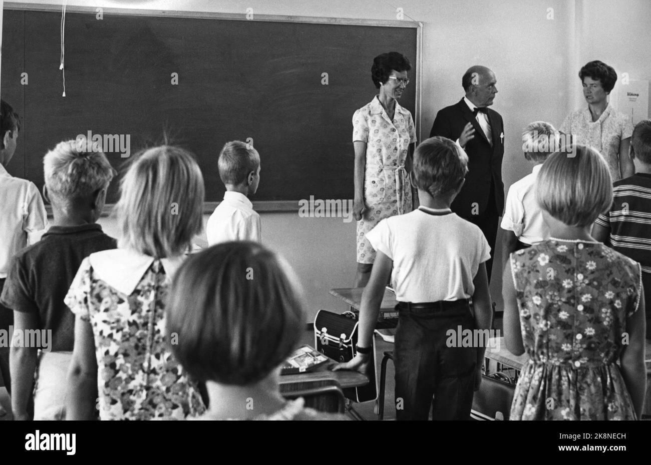 Oslo 1969. First school day after the holiday at a new school, at Trosterud school. Here students in the classroom. The class was visited by Mayor Brynjulf Bull and school manager Wenche Lowzow, class director in the middle of the picture. Photo: NTB / NTB Stock Photo