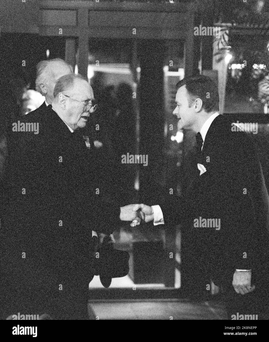 Oslo 19910112. King Olav arrives at the 80th anniversary of his brother-in-law Prince Carl Bernadottes Birthday at Holmenkollen Park Hotel. Photo: Jon Eeg NTB Stock Photo