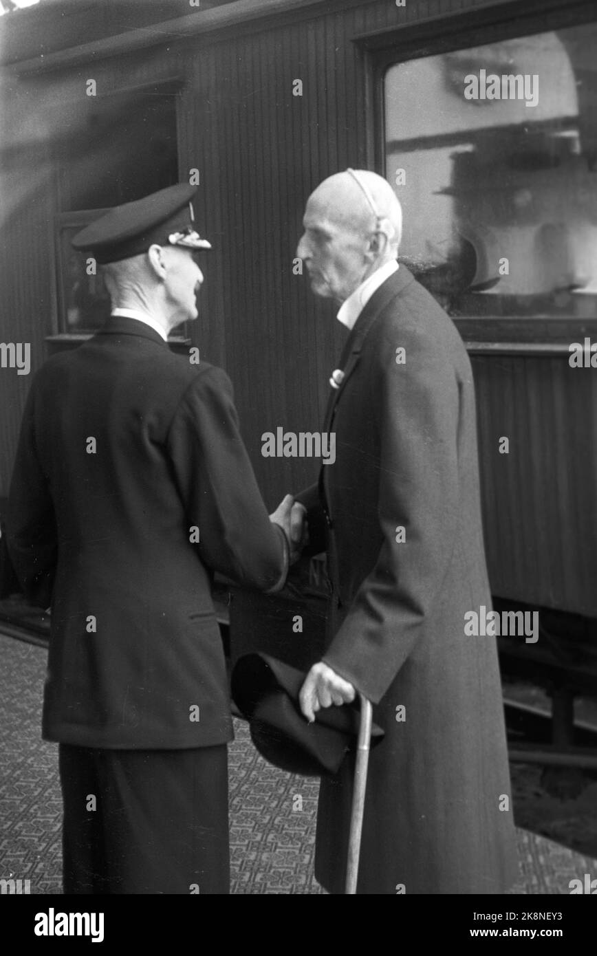 Oslo 19450706. Prince Carl Bernadotte and Princess Ingeborg of Sweden in Oslo to visit her daughter Crown Princess Märtha and the royal family. Here arrived by train to the East Railway Railway Station. T.H. Prince Carl Bernadotte and King Haakon. Photo: NTB Stock Photo
