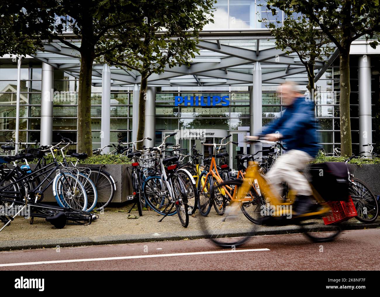 2022-10-24 15:09:49 AMSTERDAM - Exterior of the Philips headquarters. The technology company is cutting four thousand jobs worldwide, 400 of which in the Netherlands, because the company has not been doing well for some time. ANP SEM VAN DER WAL netherlands out - belgium out Stock Photo