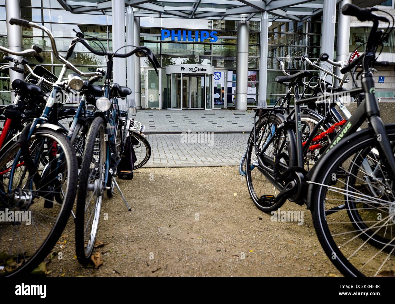 2022-10-24 15:02:29 AMSTERDAM - Exterior of the Philips headquarters. The technology company is cutting four thousand jobs worldwide, 400 of which are in the Netherlands, because the company has not been doing well for some time. ANP SEM VAN DER WAL netherlands out - belgium out Stock Photo