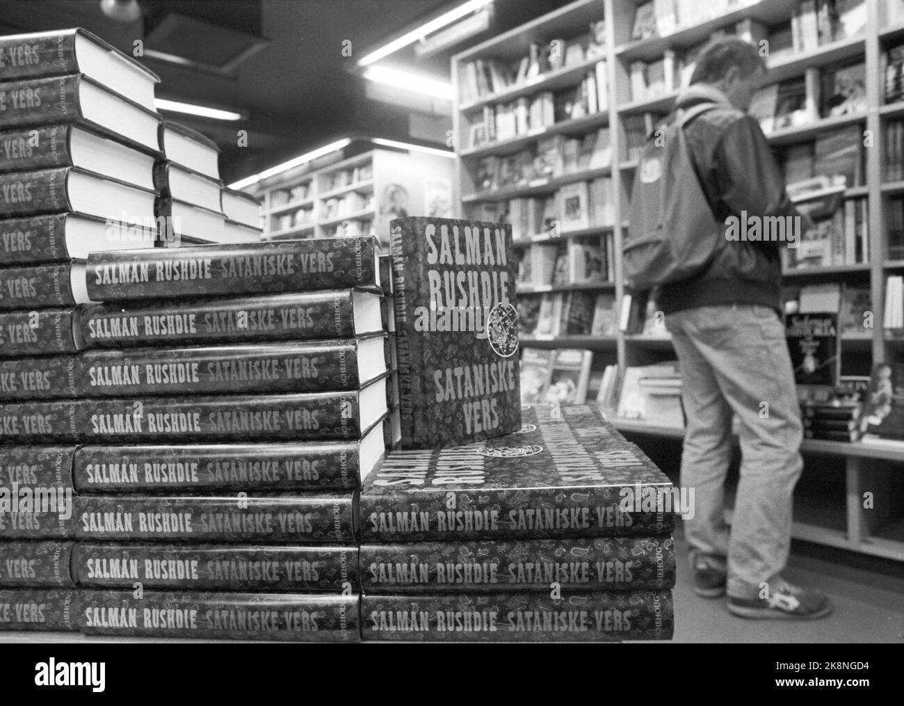 Oslo 19890413 Rushdie book in Norwegian. The Norwegian edition of