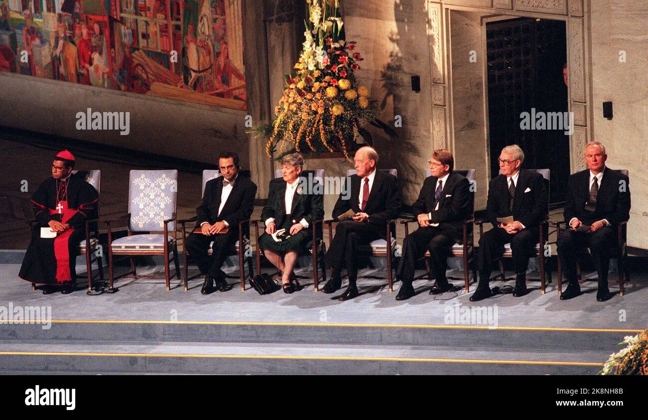 Oslo 19961210: Overview picture from the podium in the town hall with peace prize winners Carlos Belo and Jose Ramos-Horta on the left, further Nobel Committee members Hanna Kvanmo, Odvar Nordli, Gunnar Stålsett, Kåre Sandgren and Nobel Institute director, Geir Lundestad. NTB photo: Rune Petter Ness / NTB Stock Photo
