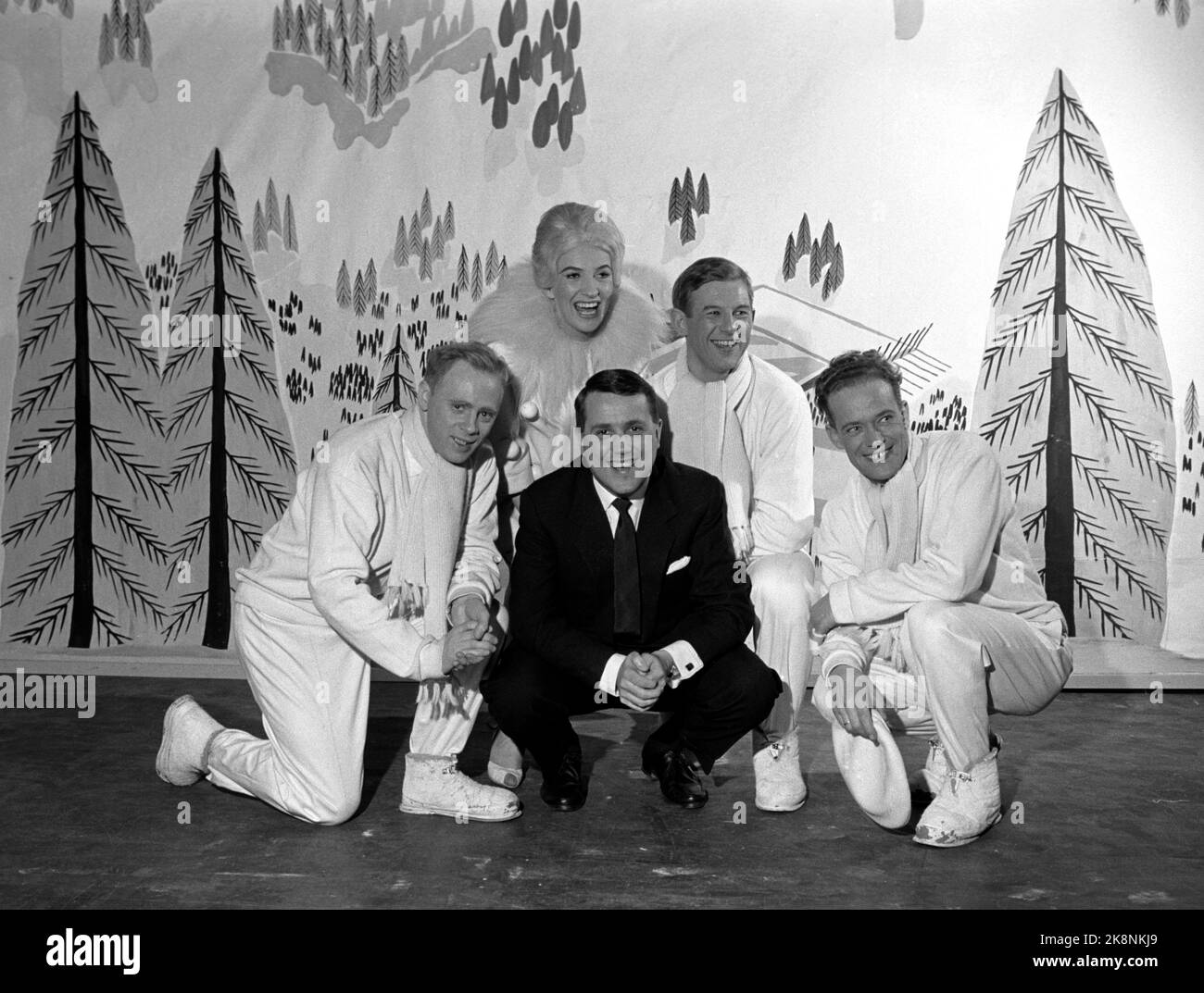 Oslo 19600401. Egil Monn-Iversen is a composer, conductor, organizer, director of the concert agency and the record label, and audit director. In the picture he is with the group The Monn Keys, f.v. Arne Bendiksen, Sølvi Wang, Per Asplin and Oddvar Sanne. Photo Sverre A. Børretzen / Current / NTB Stock Photo