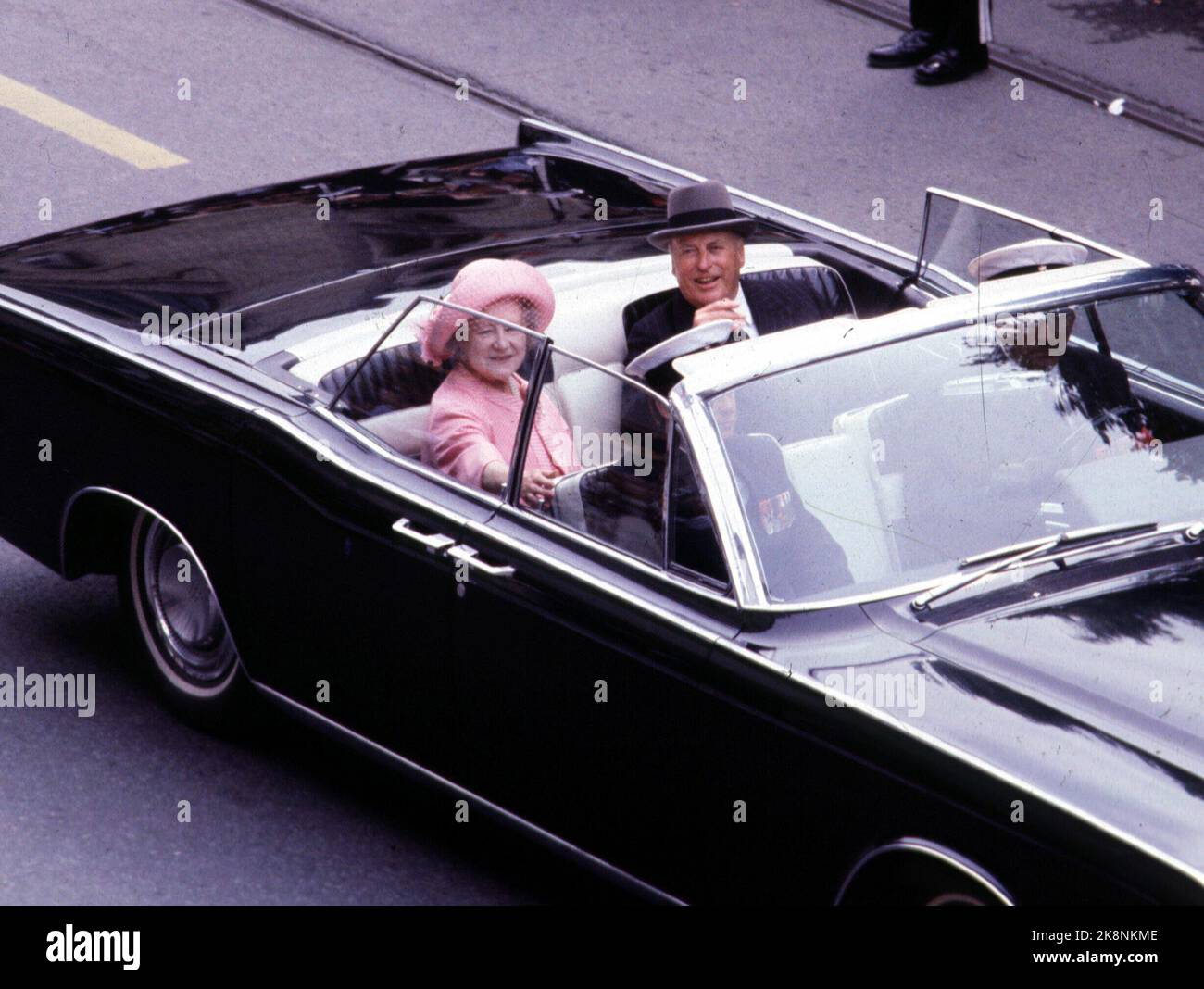 Oslo 02.07.1983 King Olav 80 years. Here in a car at Karl Johan with the British queen mother. Photo: Per Løchen / NTB / NTB Stock Photo