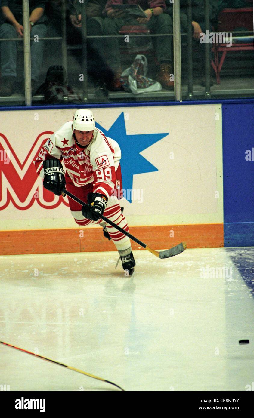 476 Wayne Gretzky Ice Hockey Player Stock Photos, High-Res