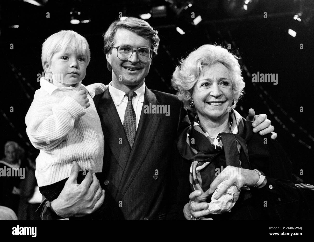 Oslo 1985-09: 'This is your life'. Actor Wenche Foss was the protagonist of Harald Tusberg's entertainment program 'This is your life' on September 29, 1985. Here Wenche Foss with his son Fabian Stang and his grandson Fabian Emil after the successful TV program. Photo: Henrik Laurvik Stock Photo