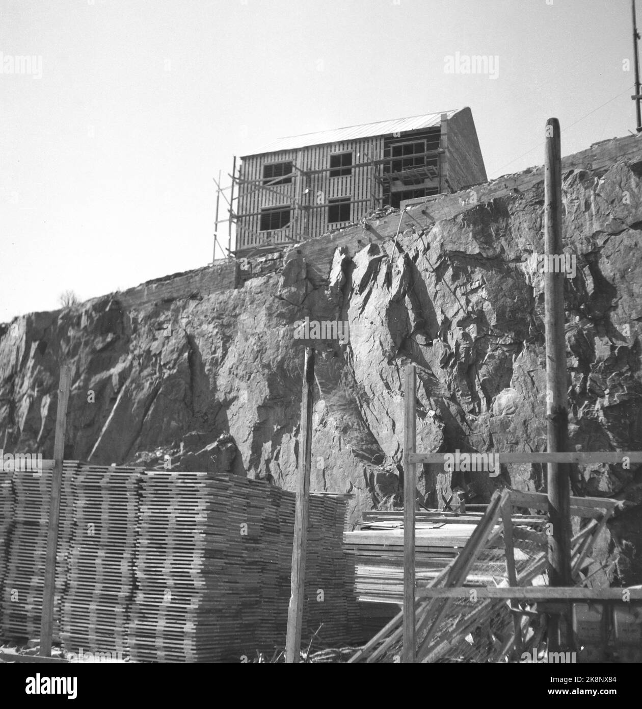 Kristiansund N. 19470531. Recovery of the city after the fire during World War II. 803 houses disappeared in a huge fire after the Germans' bombing in 1940. Many of the homes are built on mountains as here in the center of the church where the work on regulation and kidney travel is in full swing. This picture taken from the jetties gives an impression of the conditions. Never have we seen such rock masses. Photo: Per Bratland Current / NTB Stock Photo