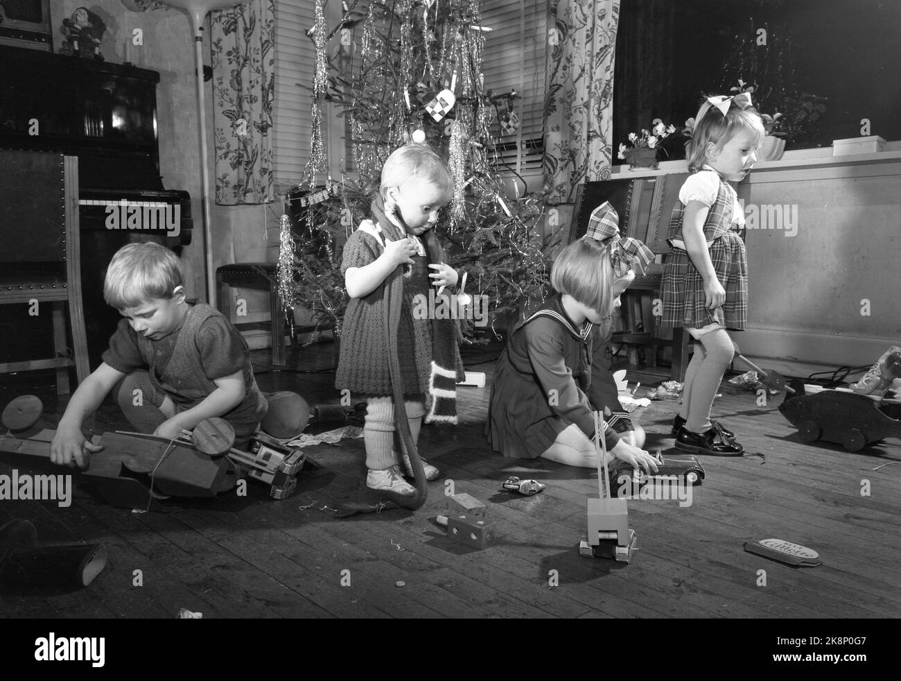 Oslo 195312. Finally, Christmas Eve has come. It is the gifts that are Christmas for the children. The children have used the Christmas presents. Here we see them play on the living room floor. Photo: Sverre A. Børretzen / Current / NTB Stock Photo