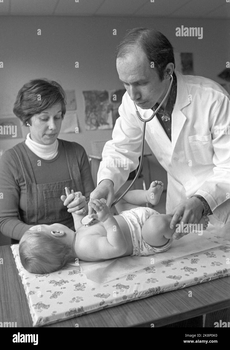 Medical Examination Black And White Stock Photos Images Alamy medical-examination-black-and-white-stock-photos-images-alamy