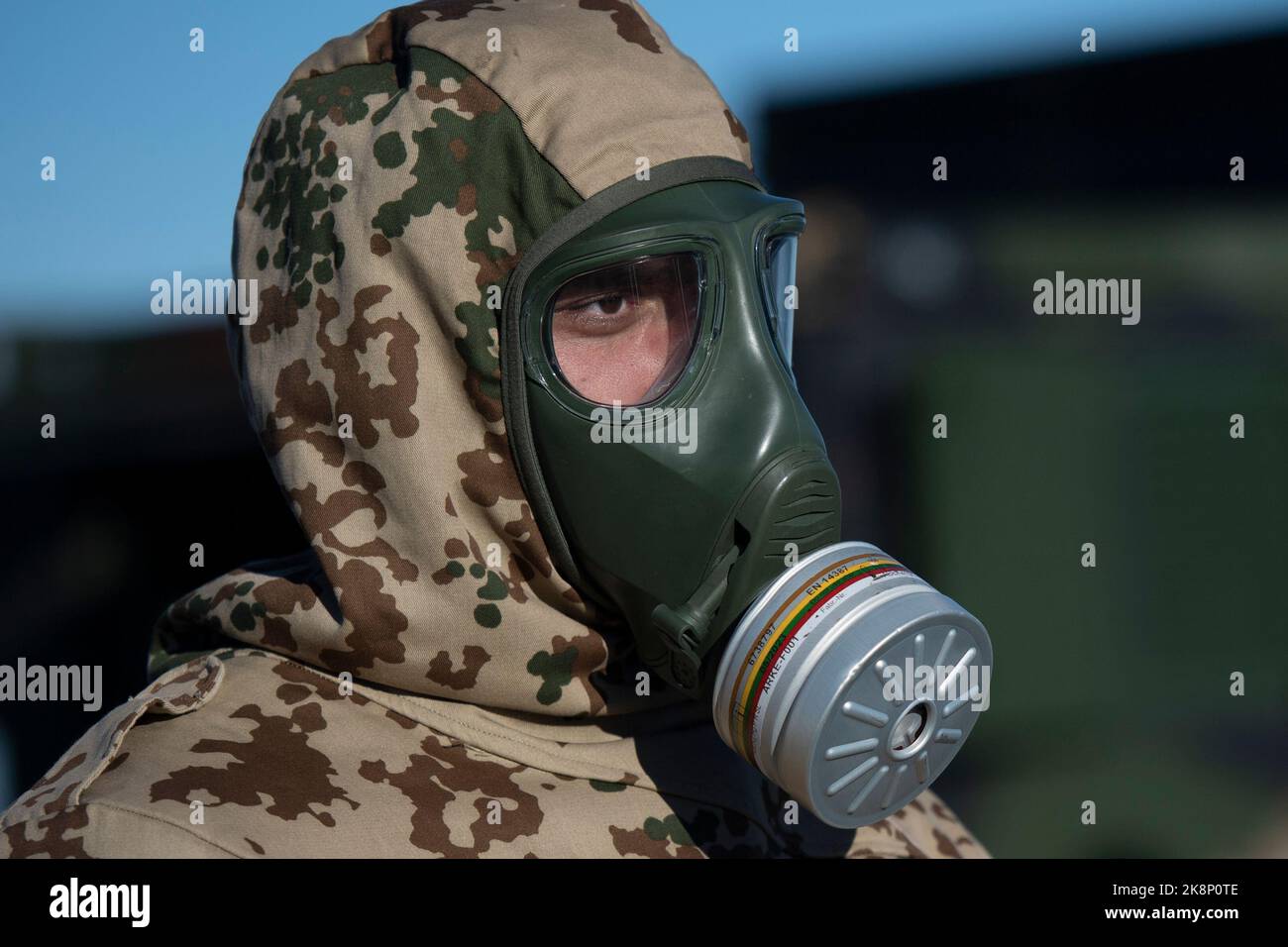 Military gas mask Banque de photographies et d'images à haute résolution -  Alamy