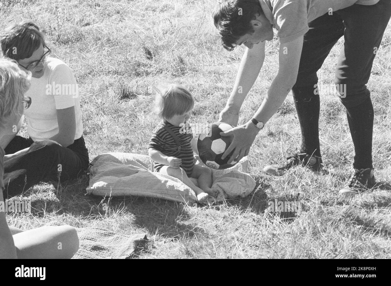 Harpefoss, Gudbrandsdalen in the summer of 1973. Politician Rune ...