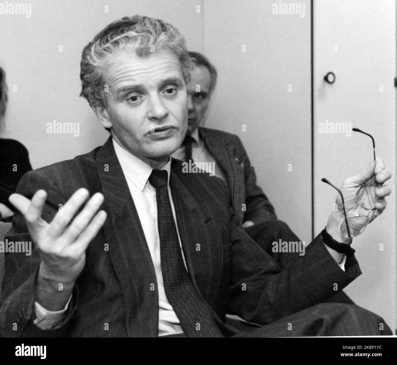 Oslo 19900103 Broadcasting Manager Einar F rde Is Presenting The Plans oslo-19900103-broadcasting-manager-einar-f-rde-is-presenting-the-plans