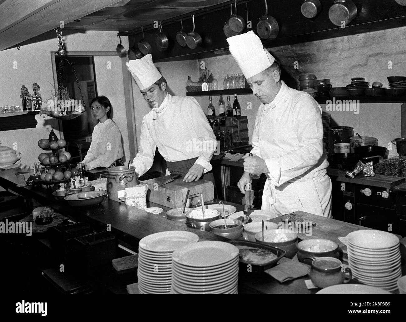 Oslo 19690403 Interior from the restaurant 'Three chefs' chefs at work. Photo: NTB / NTB Stock Photo