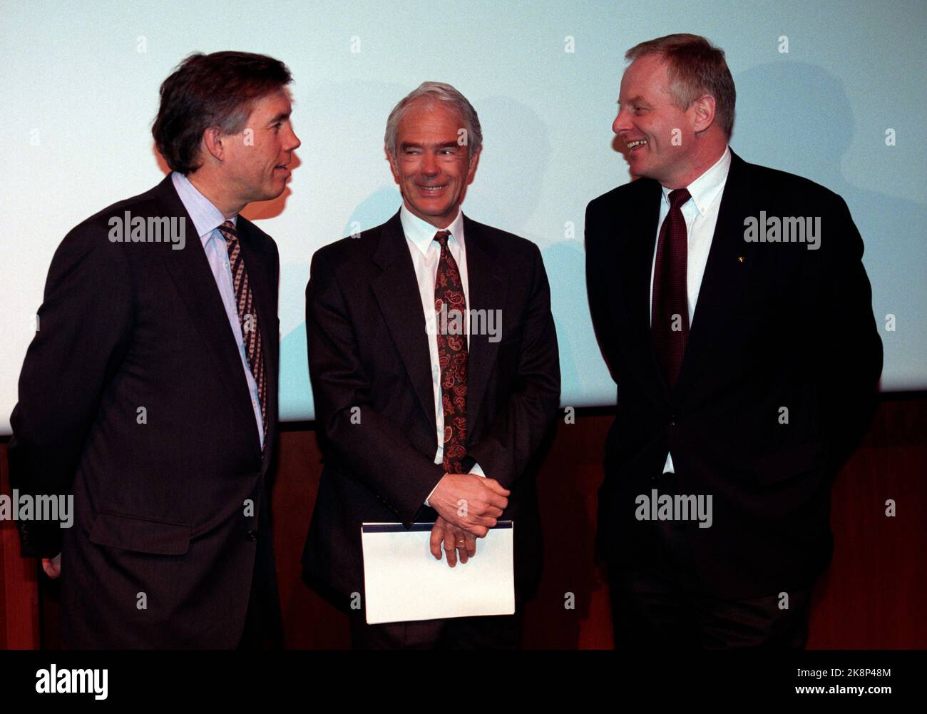 Oslo April 2, 1997. CEO Åge Korsvold in Storebrand, here from the press conference on the merger plans between Storebrand and Kredittkassen. Citizen A. Lenth (in the middle) and Tom Ruud from the credit box. Photo; Erik Johansen / NTB Stock Photo