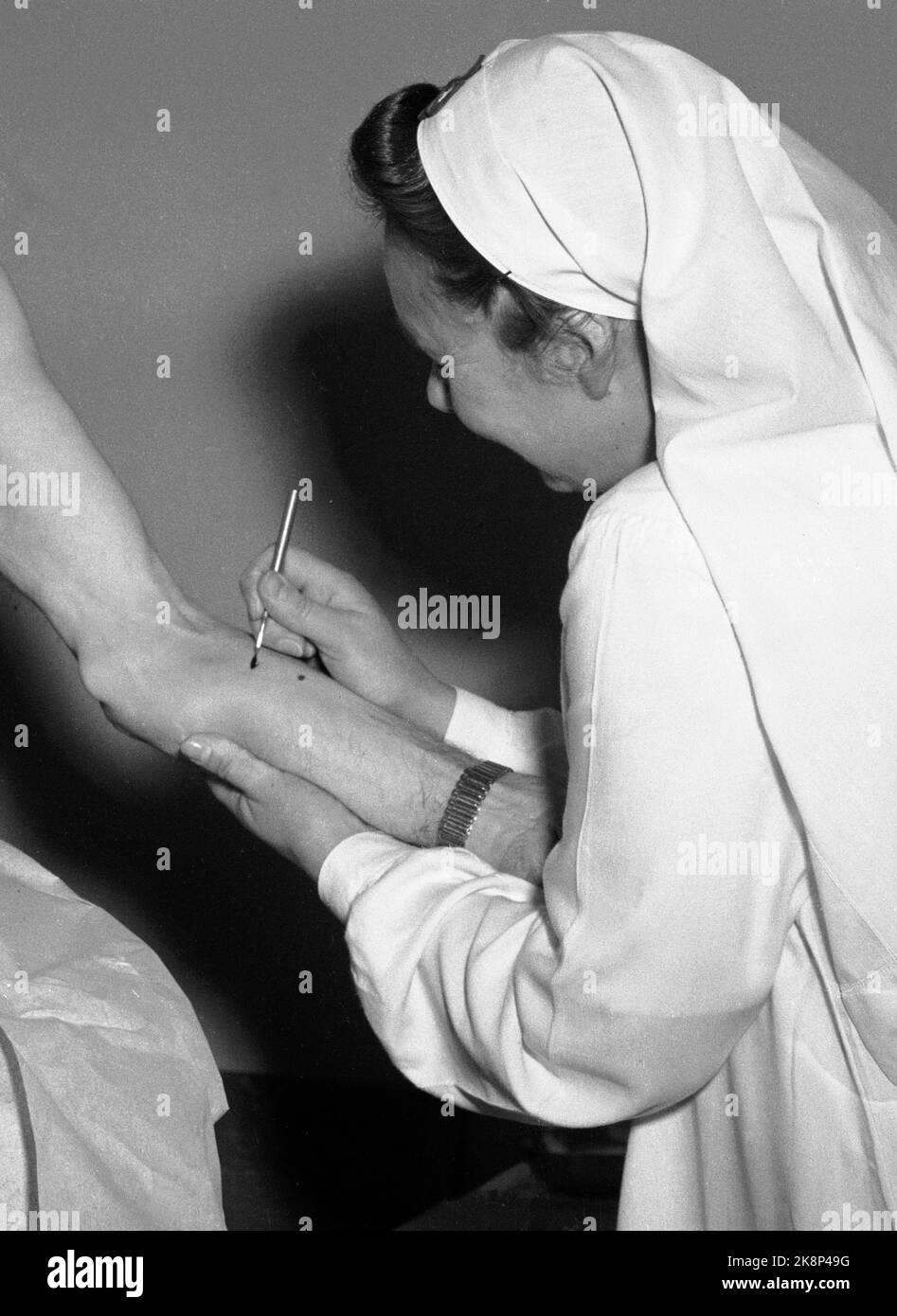 Oslo 19490504 Comprehensive screen photography and sampling across the country, to detect and prevent tuberculosis. Here, pirquet samples are taken by a parliamentary representative. Anonymized image. Photo: NTB / NTB Stock Photo